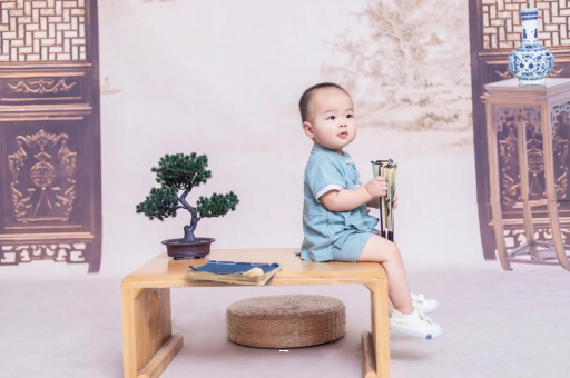 来宾孕妇八个月肚子胀